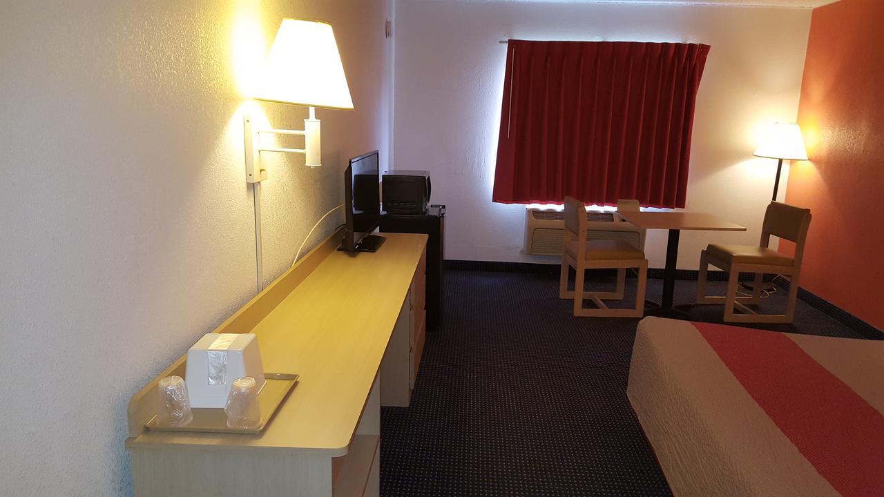 Red Carpet Inn Gibbstown Esterno foto