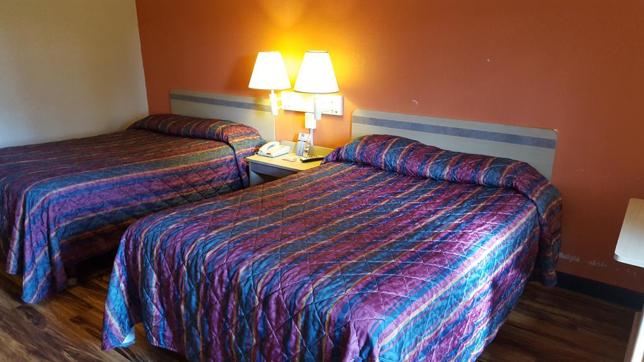 Red Carpet Inn Gibbstown Esterno foto